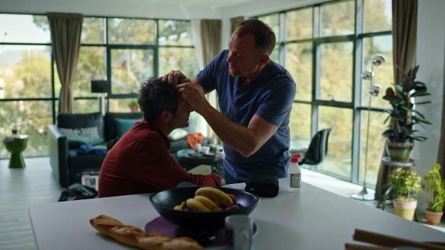 Plus Belle la Vie - Retrouvailles entre Eric et son premier amour...