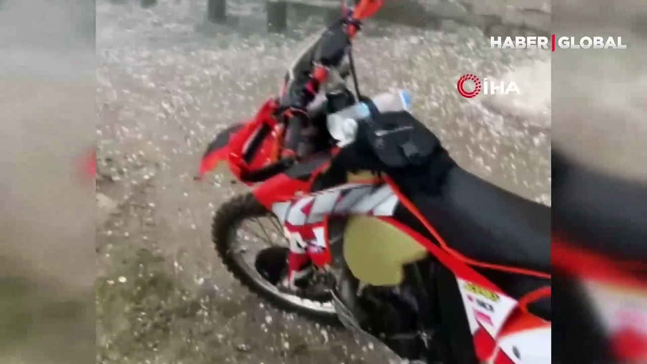 Rize'de dolu yağışı etkili oldu: Vatandaştan ''taş yağıyor taş'' tepkisi