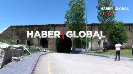 Defineciler 158 yıllık Kavakkapı'yı bu hale getirmiş! Tam 2 metre...