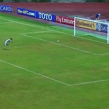 Un gardien marque un but étonnant depuis ses cages