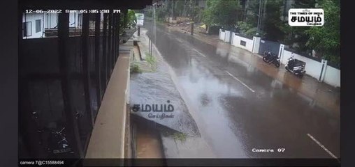 பள்ளி குழந்தையை அடித்து தூக்கிய டிப்பர் லாரி; நெஞ்சை உருக்கும் காட்சிகள்!