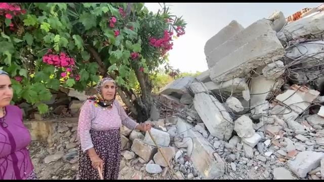 Mersin'de Evi Yıkılan Çiftçi: 'Yıkmayacağız' Dediler, Yalan Söylediler, Evimi Yıktılar. Evin İçinde Kaldı Eşyam, Hepsi Kırıldı