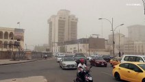 شاهد: عاصفة رملية جديدة تضرب بغداد وحالات اختناق بين السكان