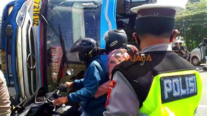 KECELAKAAN BUS SUGENG RAHAYU DI MADIUN ( Bus Sugeng Rahayu Terguling )
