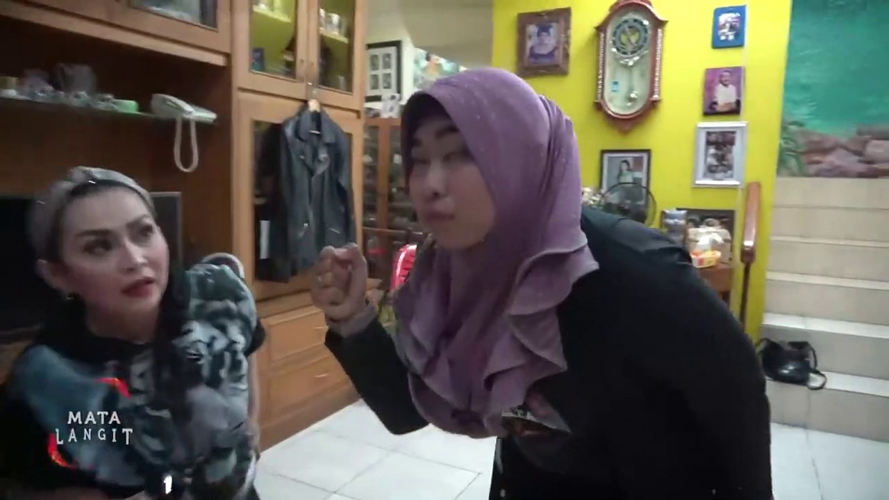 PERTEMUAN MBAH DOK NYATA DENGAN MBAH DOK GAIB DARI LOKASI FILM KKN DI DESA PENARI.