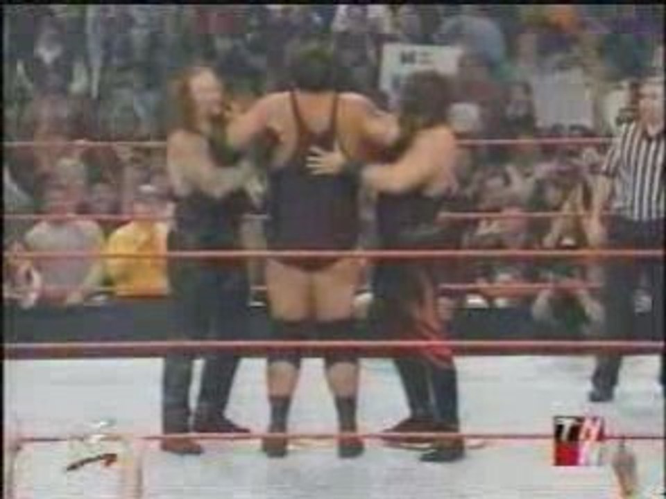 WWE - Kane & Undertaker Chokeslam Big Show