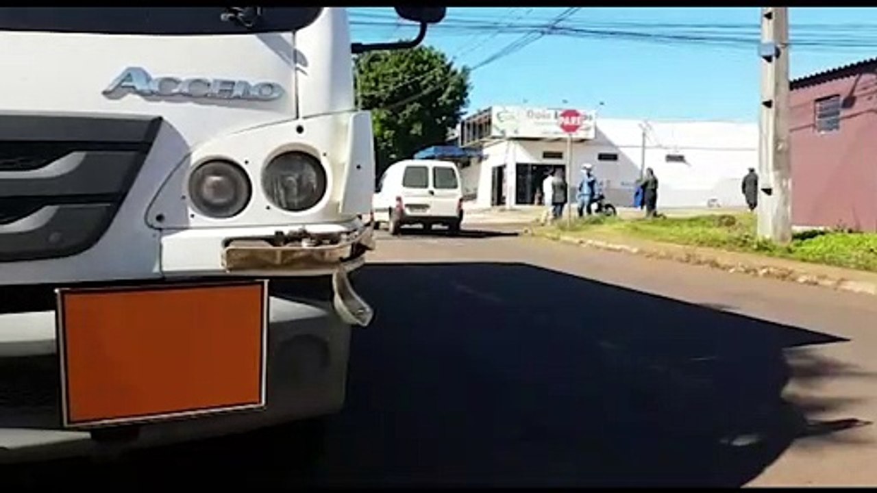 Motociclista sofre ferimentos leves em acidente no Brasília
