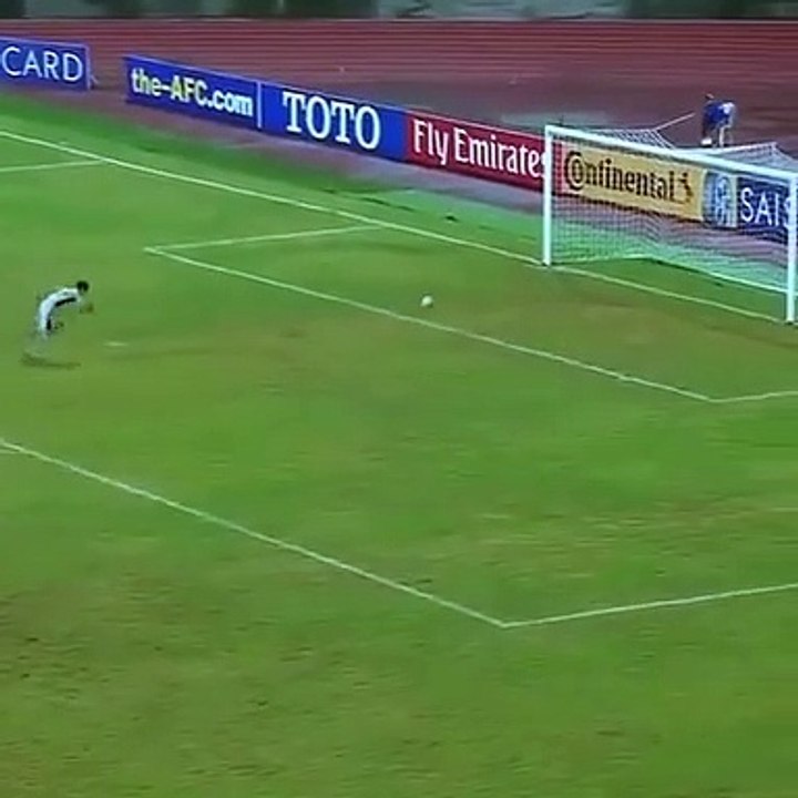 Ce goal marque un but étonnant depuis ses cages