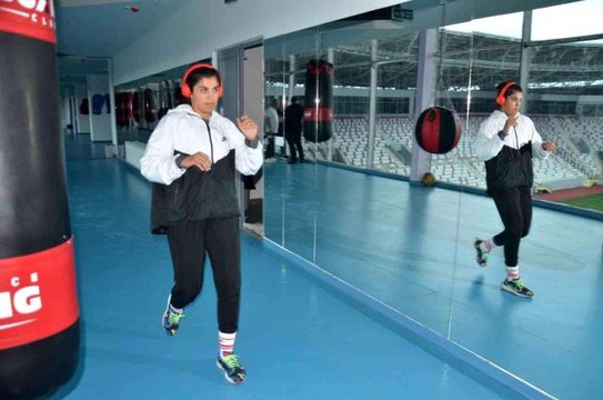 Busenaz Sürmeneli: İnşallah tarihte ilk kez adımızı altın harflerle oraya da yazdıracağız - Olimpiyat ve dünya şampiyonu Busenaz Sürmeneli, ilk kez...