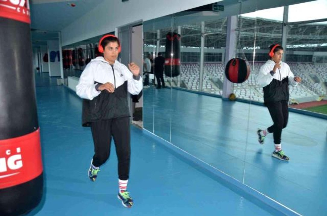 Busenaz Sürmeneli: "İnşallah tarihte ilk kez adımızı altın harflerle oraya da yazdıracağız"- Olimpiyat ve dünya şampiyonu Busenaz Sürmeneli, ilk kez...