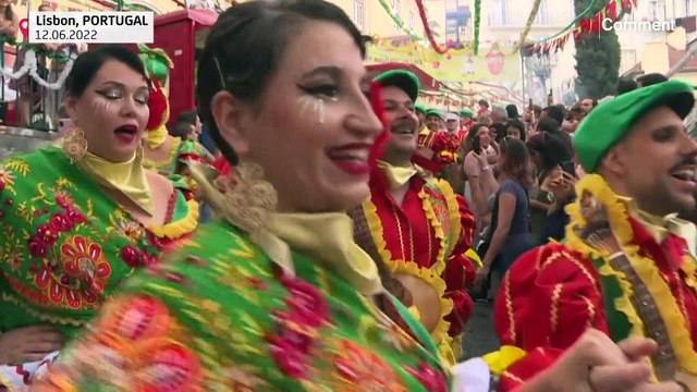 Bailes, alegría y olor a sardinas, vuelve la fiesta de San Antonio a las calles de Lisboa