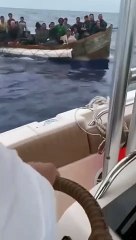 Grupo de balseros cubanos en altamar