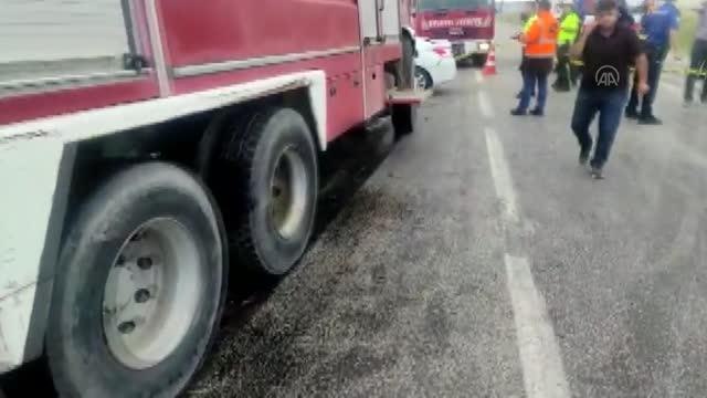 İtfaiye aracı ile otomobilin çarpışması sonucu 3 kişi öldü