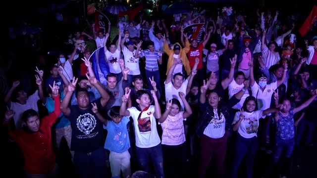 Rinden homenaje a los héroes y mártires de la colina 110