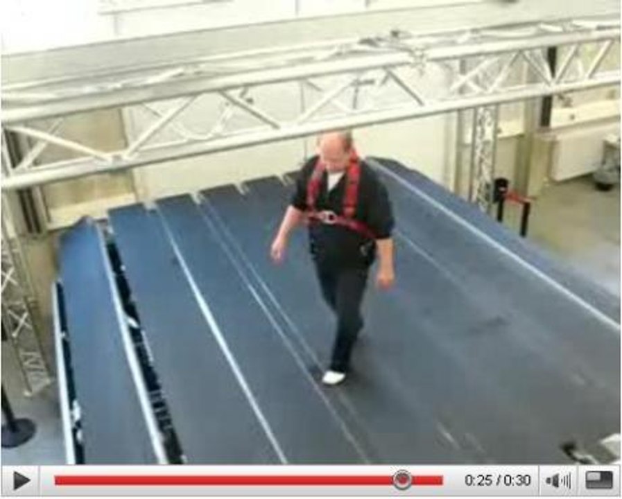 Le projet Cyberwalk : une sensation de marche virtuelle