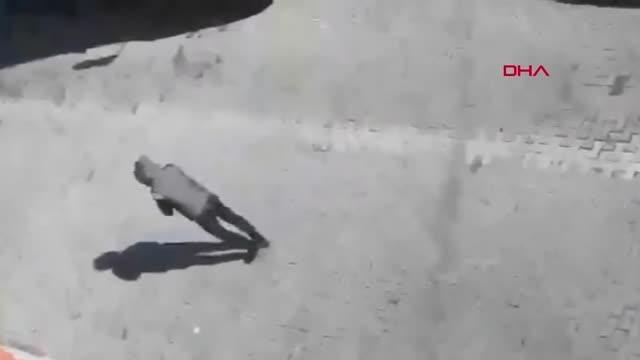 İSTANBUL-ESENYURT'TA ÖNCE TABANCAYLA YARALADI SONRA CEP TELEFONUYLA KAYDA ALDI