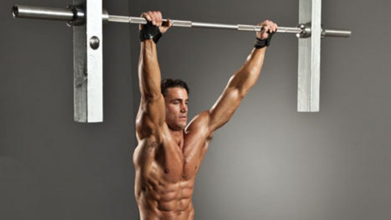 Klimmzüge: 12 Übungen, um muskeln aufzubauen