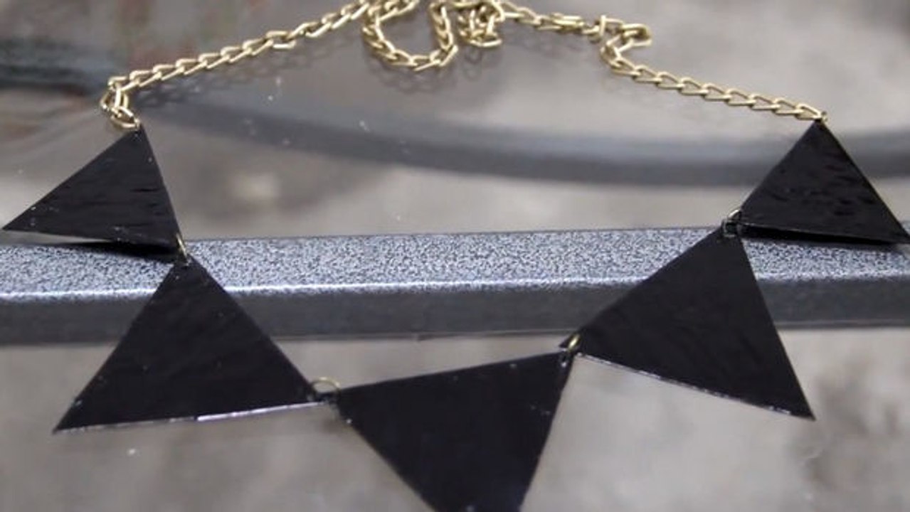 Diese dreiecke Halskette ist sehr modisch. Und Sie können die selber machen!