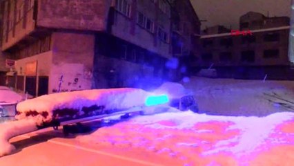 Gaziosmanpaşa'da park halinde yanan otomobilde erkek cesedi bulundu