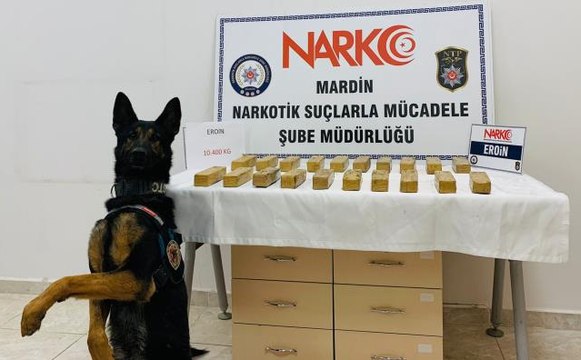 Bir aracın yedek lastiğine gizlenmiş 10 kilo 400 gram eroin ele geçirildi