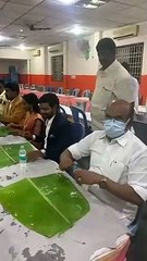 திருமண விருந்தில் அதிமுக ஜெயகுமாரின் சாதுர்யம்.. மாஸ்க்கை எங்க வச்சிருக்காரு பாருங்க.. வேற லெவல்