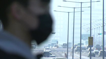 [날씨] 내일도 포근, 중부엔 비 ·눈...초미세먼지↑ / YTN