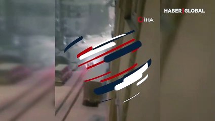 Bağcılar'da karla kaplı yolda 10 araç birbirine girdi