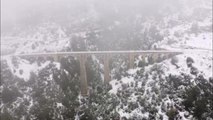 (DRONE) Tarihi Varda Köprüsü kar yağışıyla beyaza büründü