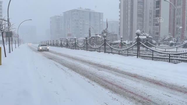 Kar Kar yağışı etkisini sürdürüyor