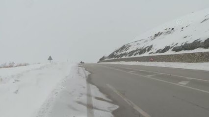 Kar yağışı etkili oluyor - Kurubaş geçidi