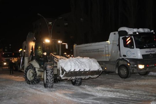 Doğu'daki 4 ilde 533 yerleşim birimine ulaşım sağlanamıyor