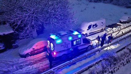 Kayan araç dereye uçtu sağlıkçı yaralıları bırakıp gazetecilere saldırdı