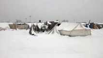 استمرار تساقط الثلوج في الشمال السوري يفرض ظروفا قاسية
