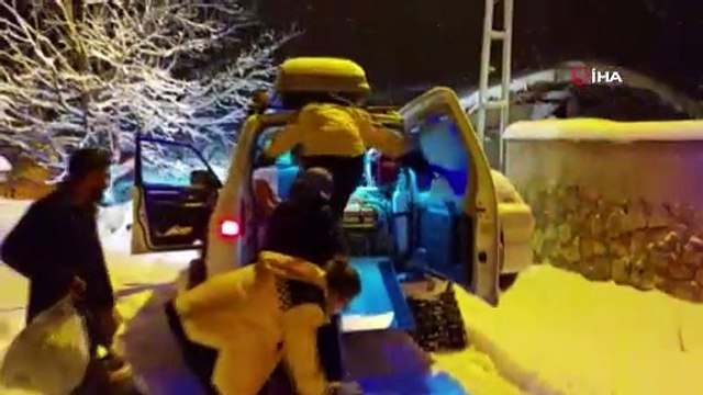 Köyde mahsur kalan hamile kadının imdadına paletli ambulans yetişti