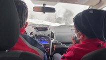 Ekipler yolu kardan kapanan köydeki hasta çocuk için seferber oldu