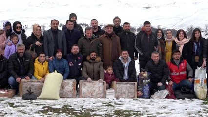 Batman'da bir araya gelen STK'lar sahipsiz hayvanları unutmadı, doğaya yem bıraktı