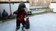 Construye una pista de hielo en su terraza para poder jugar al hockey