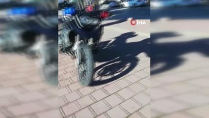 Klimayı çalıp sokakta taşırken yakalandı, görüntü alan gazetecilere hukuk dersi verdi