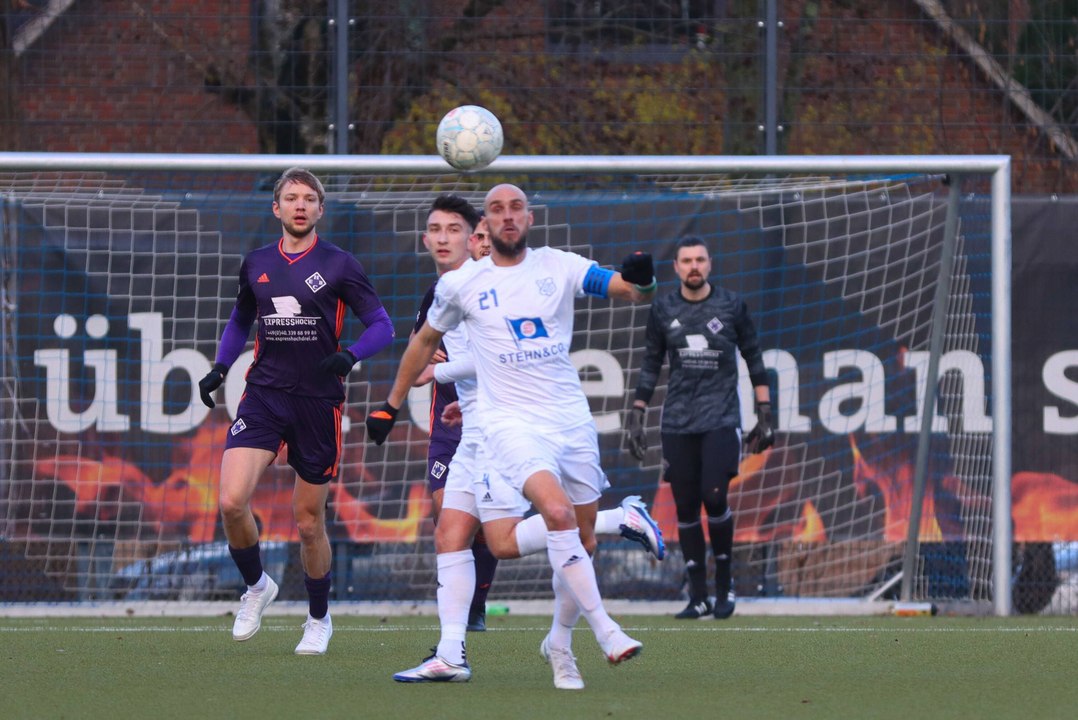Alu-Pech, fünf Treffer, Last-Minute-Eigentor: Niendorf gewinnt Topspiel