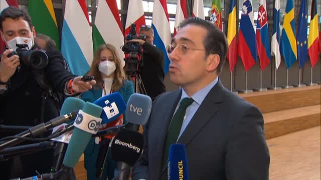 Albares apuesta por la unidad y la diplomacia para resolver el conflicto con Rusia