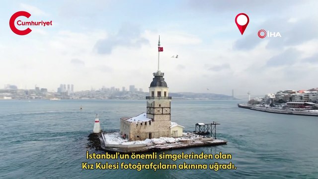Kar yağışıyla beyaza bürünen Kız Kulesi fotoğrafçı akınına uğradı
