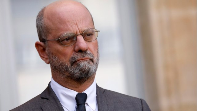 FEMME ACTUELLE - Jean-Michel Blanquer : le protocole de rentrée présenté depuis Ibiza, la Toile s'enflamme