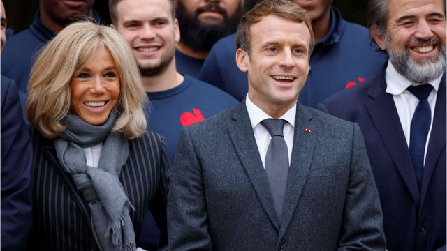FEMME ACTUELLE - Emmanuel Macron candidat à l'élection présidentielle ? Brigitte Macron attend sa décision