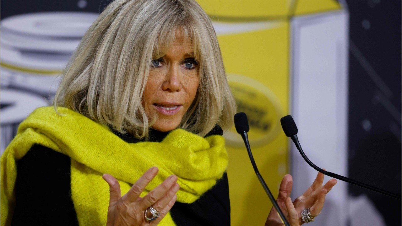 FEMME ACTUELLE - Brigitte Macron agacée par les indiscrets : "Personne n’entend ce que nous avons à nous dire" avec Emmanuel Macron