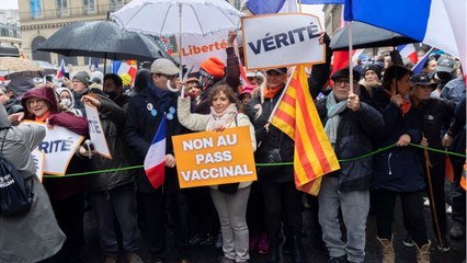 FEMME ACTUELLE - Quotidien : Azzeddine Ahmed-Chaouch se retrouve face à un couple qui "a choisi d'avoir le Covid"