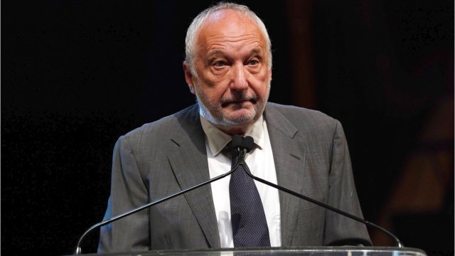 FEMME ACTUELLE - François Berléand : dubitatif, le comédien réagit aux propos d’Emmanuel Macron sur les non-vaccinés