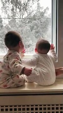 Μπόμπα-Τανιμανίδης: Η επική φωτό με τις δίδυμες να απολαμβάνουν το χιόνι! Ο «λαχταριστός» διάλογος