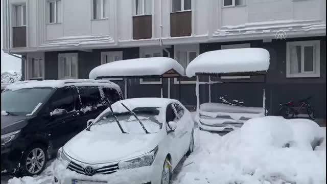 Anadolu Otoyolu'nun Bolu Dağı Tüneli kesiminde Ankara yönüne ulaşım kontrollü sağlanıyor (3)