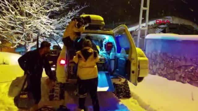 Son dakika haberleri... HAMİLE KADIN PALETLİ KAR AMBULANSI İLE HASTANEYE ULAŞTIRILDI