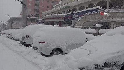 Bingöl'de buz sarkıtlarının boyu 1 metreyi buldu